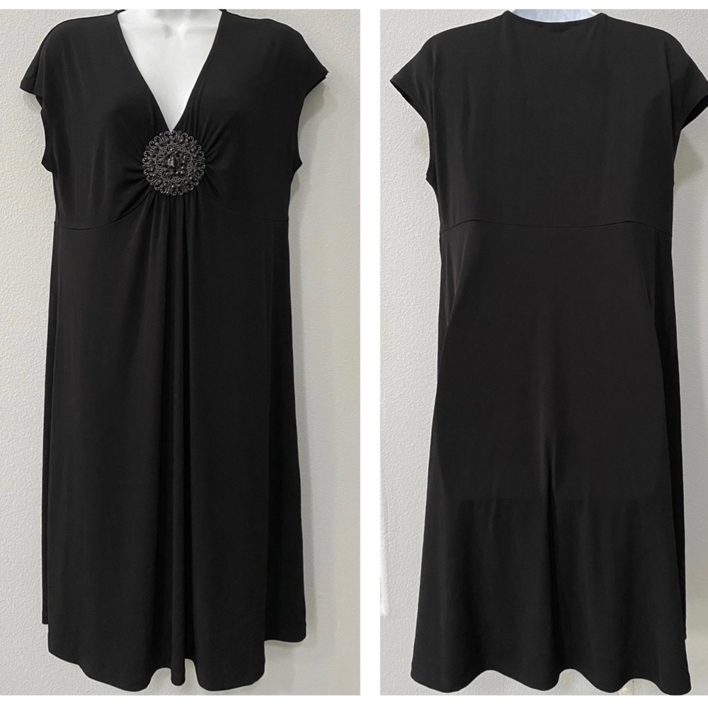 womens Apt. 9 black short sleeve dress with medallion - sz large